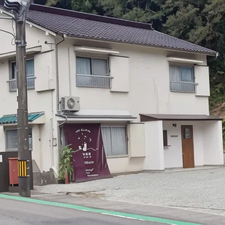 Albany inn Shirahama Отели рядом с достопримечательностью «Рынок Тореторе»