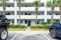 One Step to the Beach! / Spacious Beachfront Condo - Beach resorts
