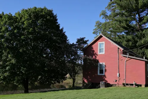 Beautiful Private Lakefront Cottage with Hot tub - 3-Star