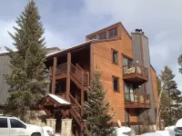 Walk to Downtown & Slopes - Cozy One-Bedroom Mountain Condo - 2-Star