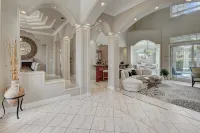 Private heated pool, Luxury Mediterranean Mansion sleeps 16 - 5つ星