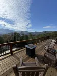 A Luxury Cabin with panoramic mountain views and 3 King Ensuites and Hot Tub! - 4-Star