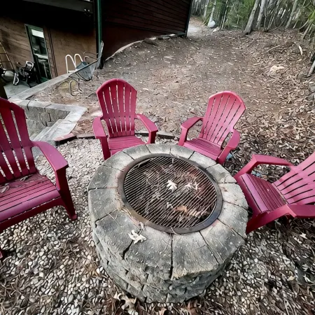 Lake Front Cabin for the PERFECT Holiday Getaway ! Pet Friendly!