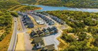 July 4 Sale! Lake, Pickleball, 2 Pools/HotTub/Firepit, Shuffleboard/Arcade - 4-Sterne