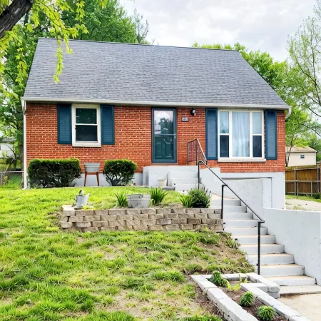 Cozy home in St. Joseph, MO that is centrally located to hospital & university!