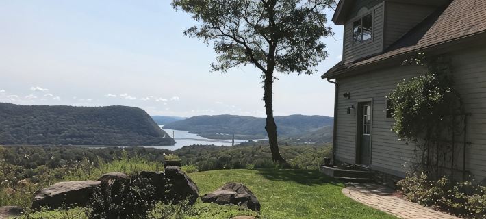 Serene Mountain Top Views overlooking Hudson River and Surrounding Highlands Hotels in Orange County