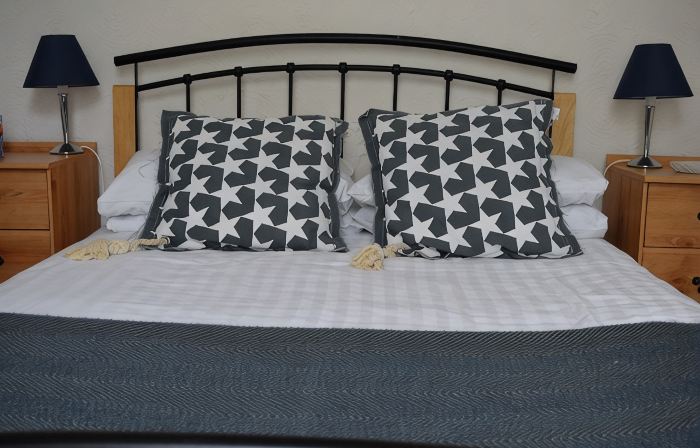 Great location, close to Ventnor beach and town. Perfect for families.