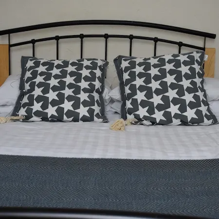 Great location, close to Ventnor beach and town. Perfect for families.