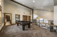 Luxury Lakeview Cabin w/Hot Tub, Pool, Sports Courts, Pickleball, Private Beach! - 木屋