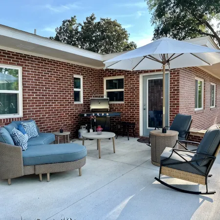 Cozy home with modern interior fur-baby friendly.  Near The Golden Isles Georgia