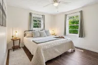 Outdoor Grill & Games Near Downtown Shops & Dining - 3-Star