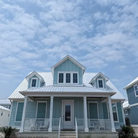 Ideal Orange Beach House! Short Walk to Beach, Pool, & Restaurants.