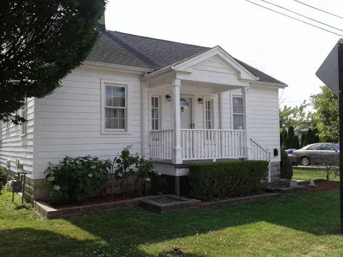 Riverfront Rental - Homestays