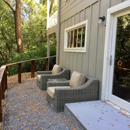 Lovely, Large 1 Br Apt in Sunny Central Marin! On 2 acres of gardens & woodlands