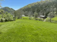 Lost River Swiss Cottage/10 acres/Private Dog Park/Streams - 4-Star