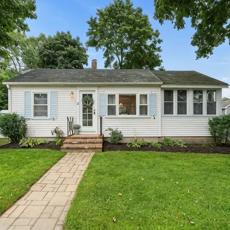 Close to Beach! Pool, Hot Tub, Firepit in Patio area & Deck.