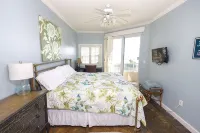 Luxurious 2nd floor beachfront condo w wrap-around balcony @ The Enclave - 2 ดาว