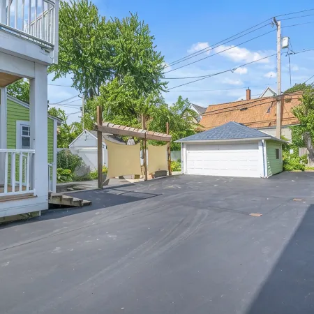 Luxury 2 Bedroom 1.5 Bath Town Home/ Walk to Elmwood/ Garage/ EV Charger/ AC