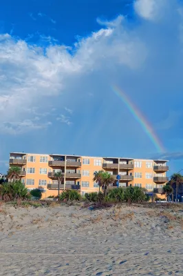 200 Steps from Beach and Pier! Large 3 Br 2 BA. Ask about Long Term Discounts! - 2 tähden