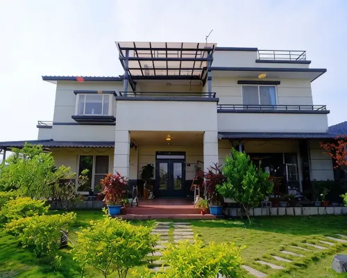 Leisure Hostel Hotels near Artemis Garden