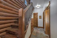 Charming 3-bedroom log cabin with Hot Tub and fitness room in delightful Big Sky - Kitchens
