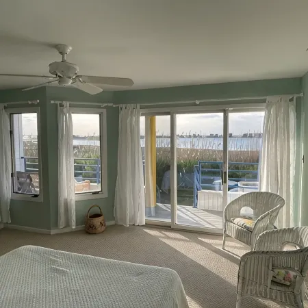 Bayside Retreat with Fabulous Views, Short walk to the Beach, Marvelous Sunsets