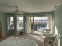 Bayside Retreat with Fabulous Views, Short walk to the Beach, Marvelous Sunsets - Gym