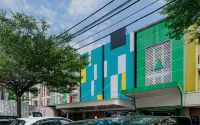 Sans Hotel Harapan Indah - 2-Star