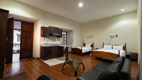 Suites & Hotel El Quijote in เกวงกา