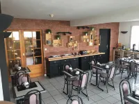 Hôtel le Dauphin Hotels in Combreux