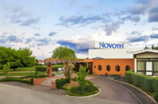 Novotel Mâcon Nord – Porte de Bourgogne Hotel di 
