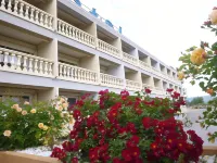 Logis Hotel le Col de l'Ange Các khách sạn ở Les Arcs