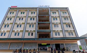 RedDoorz Plus @ Komplek ABC Batu Aji Batam