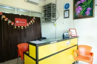 RedDoorz near H. Hasan Aroeboesman Airport Hotel dekat Detulate, Desa Detuara, Kecamatan Lepembusu Kelisoke, Kabupaten Ende, Nusa Tenggara Timur