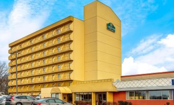 La Quinta Inn & Suites by Wyndham Stamford / New York City