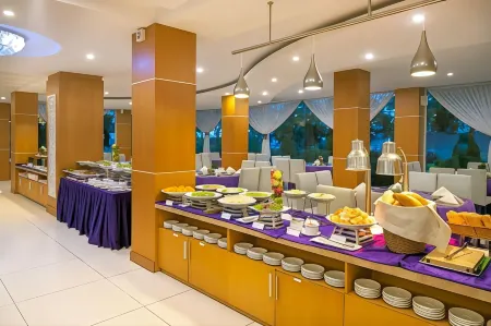 Nesta Hotel Can Tho Отели рядом с достопримечательностью «Công viên Vincom Xuân Khánh»