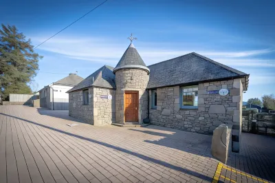 Oak Tree Inn Hotels near Luss Parish Church