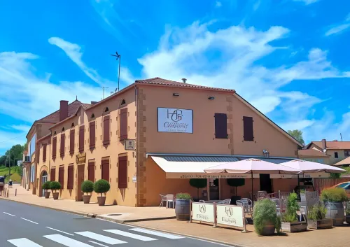 Logis Hôtel Restaurant du Commerce فنادق في Labastide-d'Armagnac
