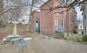Cozy Somerville Studio 2 Mi to Boston, Walk to T!