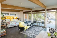 Golden Sand Beachfront, Cable Bay Stays, Cable Bay, Northland Hotel di 