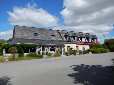 Logis Hôtel Lodge la Valette Các khách sạn ở Erce-pres-Liffre