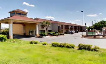 Quality Inn & Suites Monroe