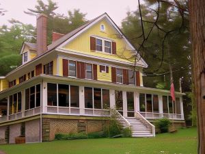 Brookview Manor Inn