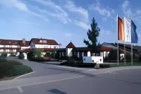 ARAMIS Tagungs- und Sporthotel Hotels in der Nähe von Lutz Ackermann Bildhauer