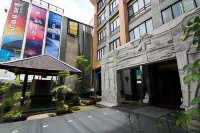 Einhan Resort Hotel a Sun Moon Lake Ita Thao Wharf Market Place
