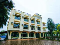 Reveniir Resort Lonavala Отели в г. Голд Вэлли