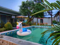 Bunk Ubon Hostel - Pools
