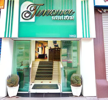 Turrance White Hotel