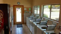 Top of the Hill RV Resort & Cabins فنادق في Kendall County