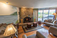 Open Hearth Lodge - parking